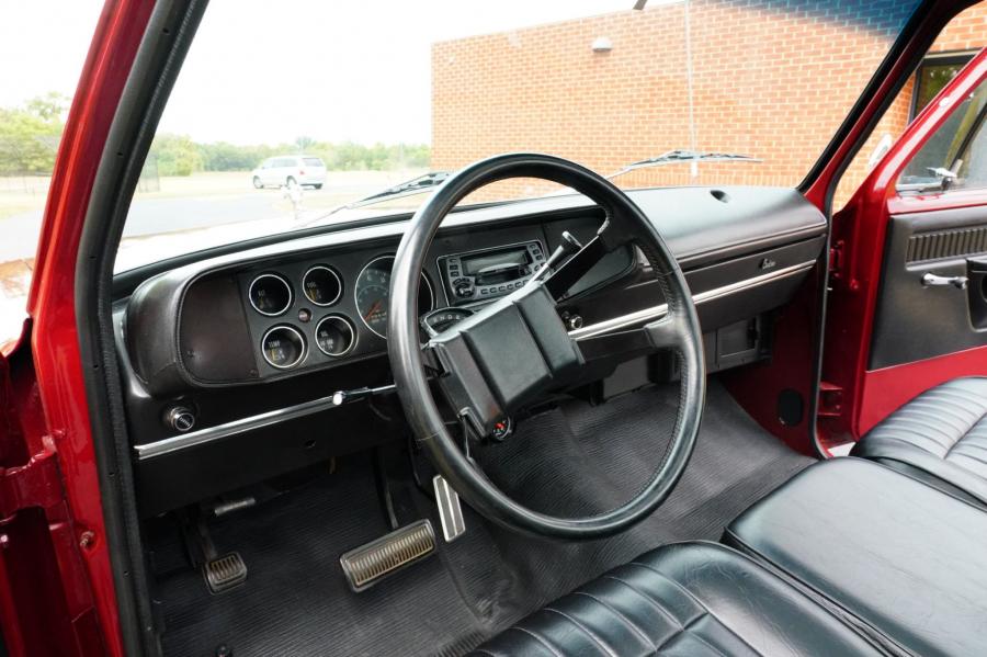Интерьер Dodge D100 Custom Pickup 1979 года  (фото 62 из 92)